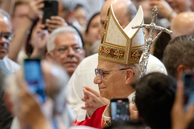 Papst Leo XIV in der Menschenmenge.